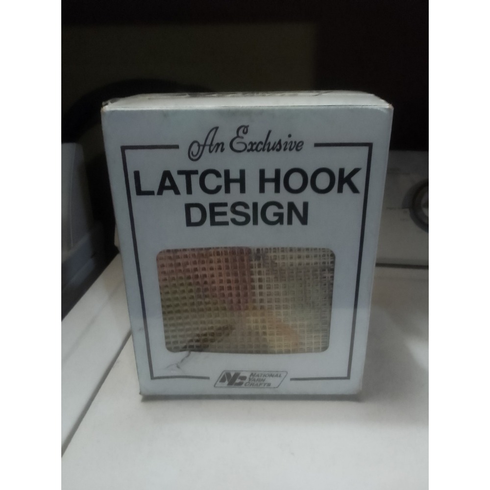 VTG Made In The U.S.A Latch Hook Kit CH 876 Wreath Tree Skirt  App 33" Round - Picture 7 of 9